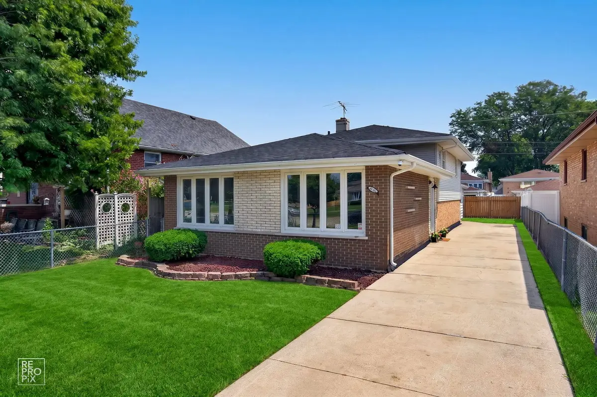 7725 Narragansett Avenue, Burbank, IL 60459 - #1
