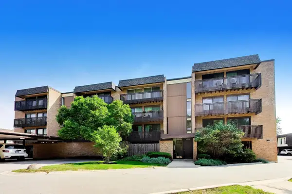 1845 Tanglewood Drive #3D, Glenview, IL 60025