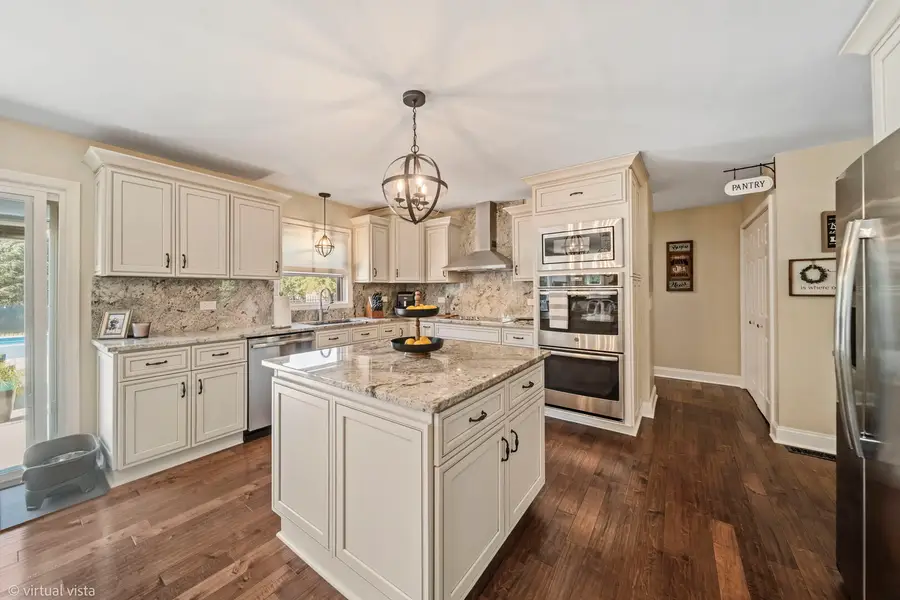 6N066 Chambellan Lane, Wayne, IL 60184 - #3