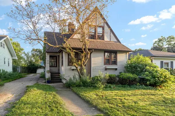 35 W Maple Avenue, Roselle, IL 60172