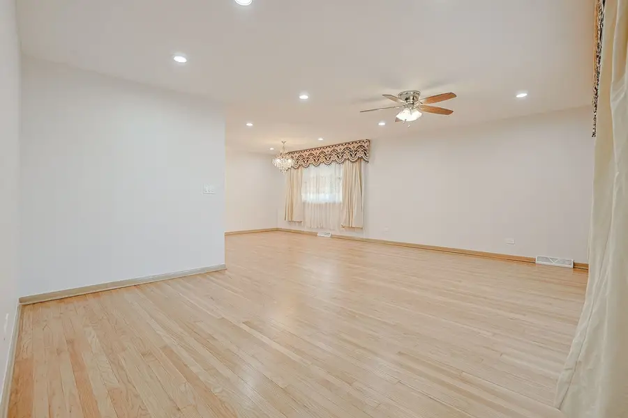 475 Courtesy Lane, Des Plaines, IL 60018 - #3