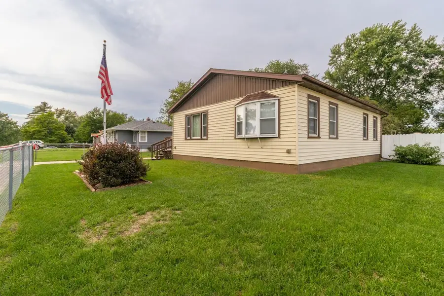 210 E Greenview Avenue, Machesney Park, IL 61115 - #2