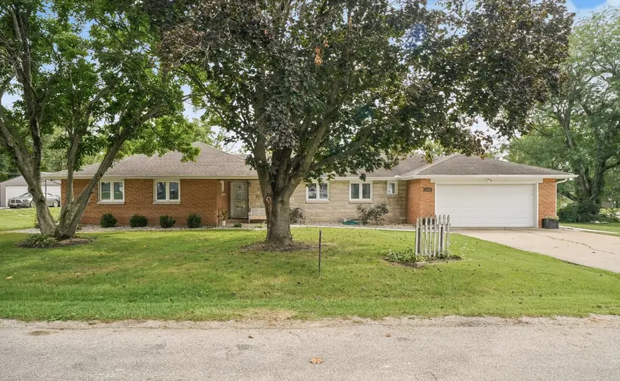 720 E High Street, Farmer City, IL 61842 - #3