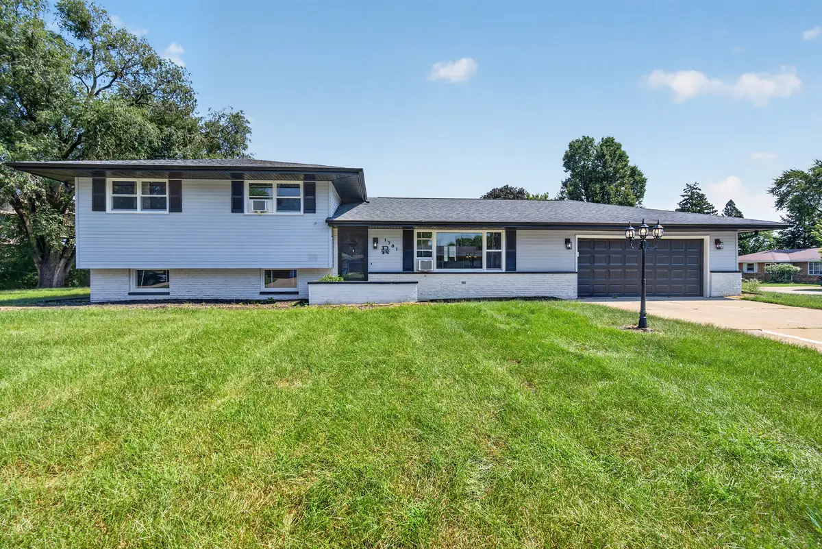 1701 Newton Drive, Morris, IL 60450 - #1