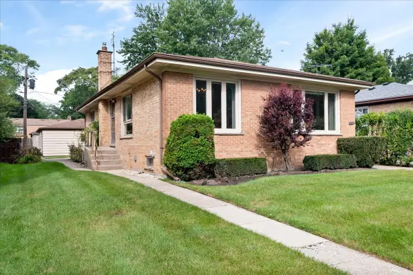8624 Hamlin Avenue, Skokie, IL 60076