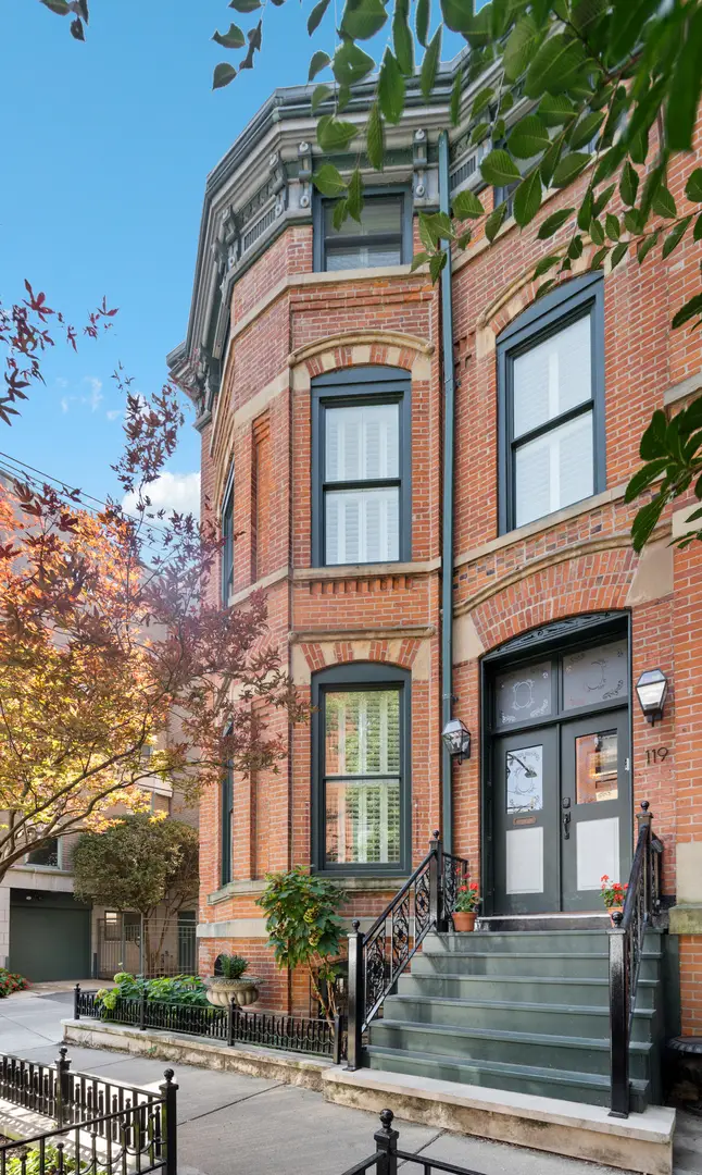 119 W Delaware Place, Chicago, IL 60610 - #1