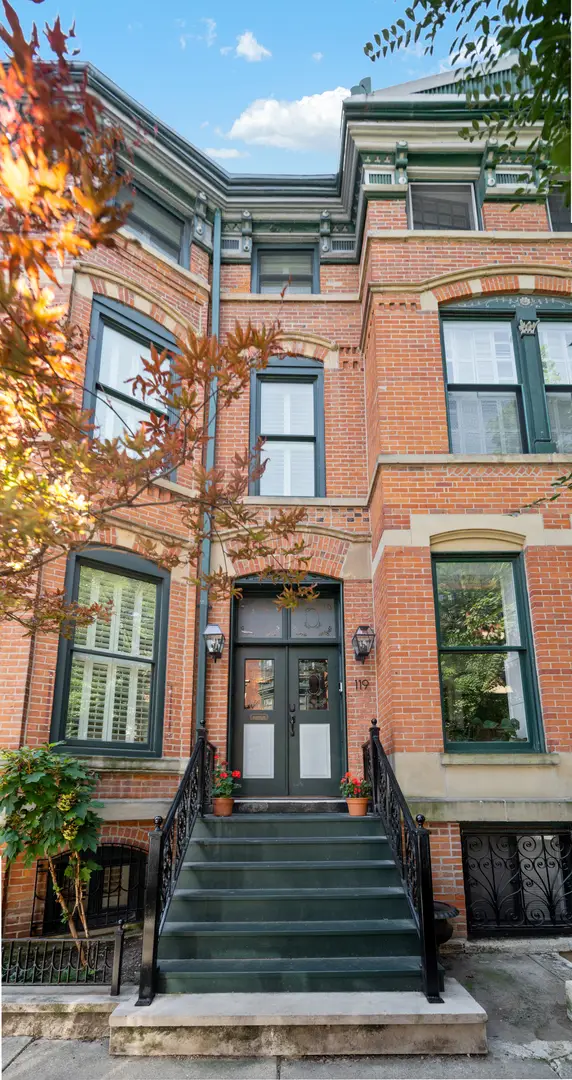 119 W Delaware Place, Chicago, IL 60610 - #2