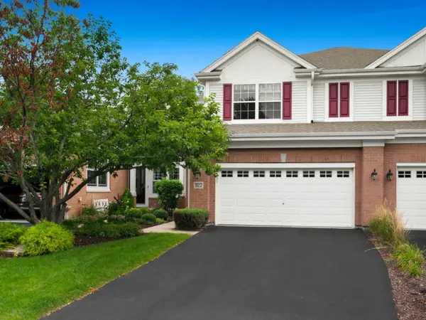 927 Winners Cup Court, Naperville, IL 60565