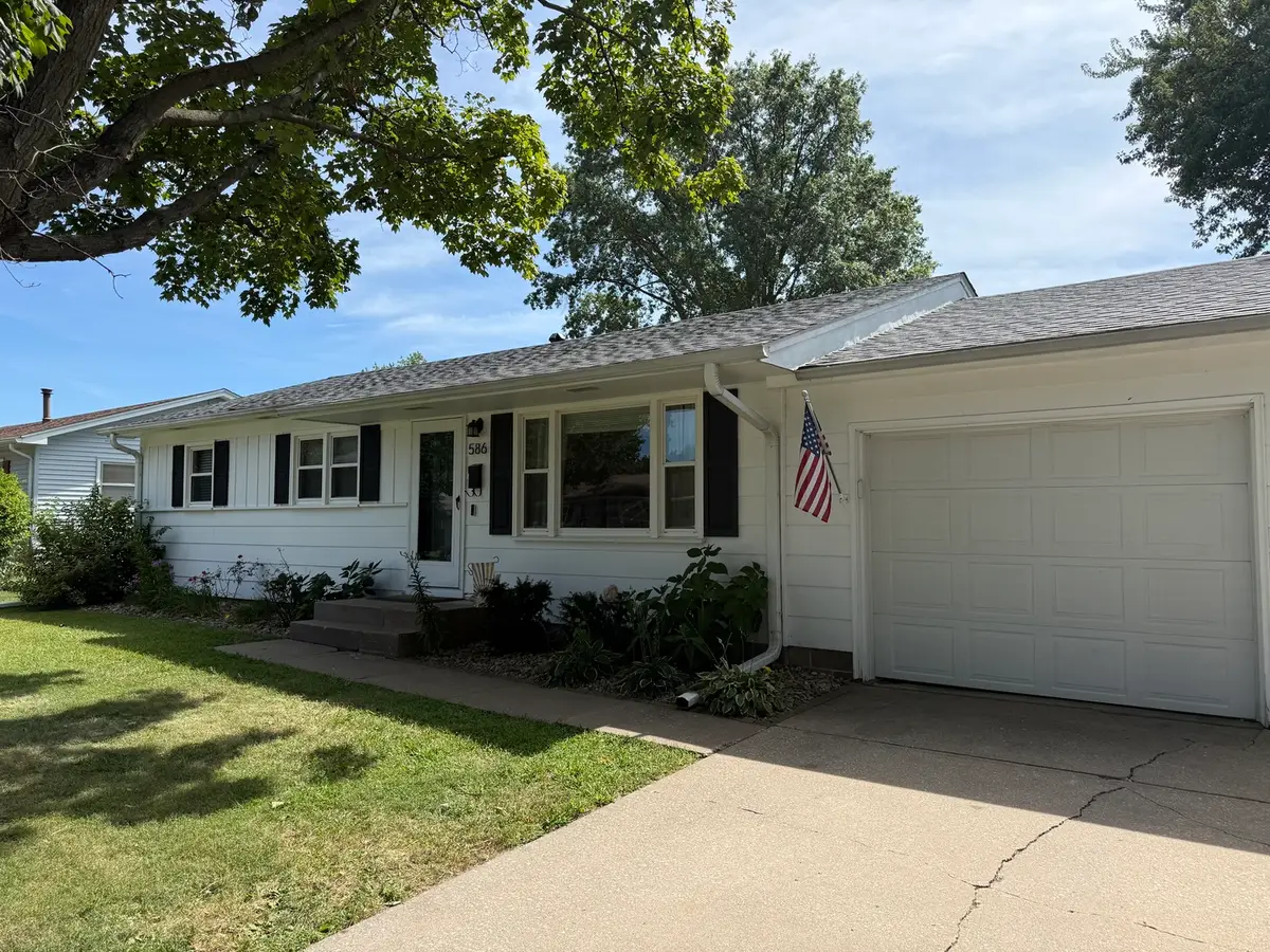 586 33rd Avenue, East Moline, IL 61244 - #1