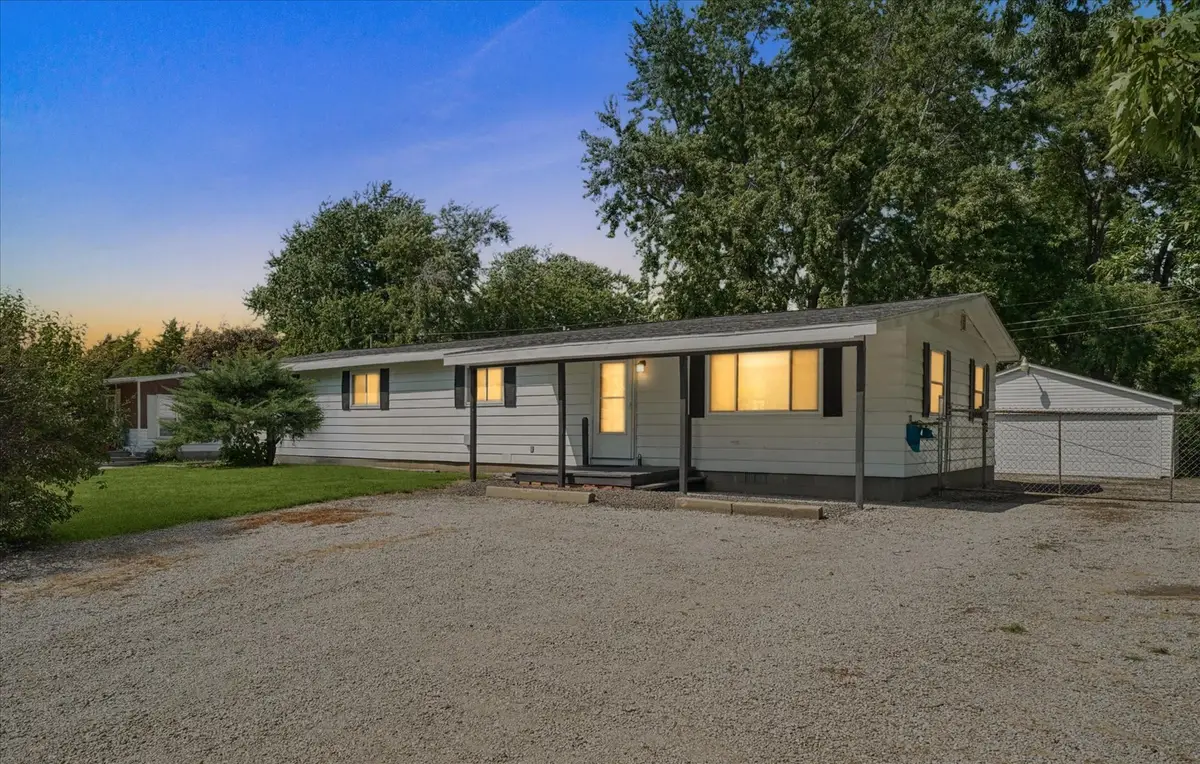 702 W Park Street, Thomasboro, IL 61878 - #1