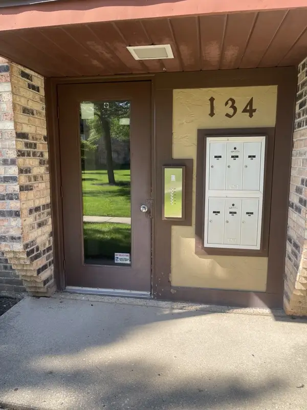 134 Klein Creek Court #5E, Carol Stream, IL 60188