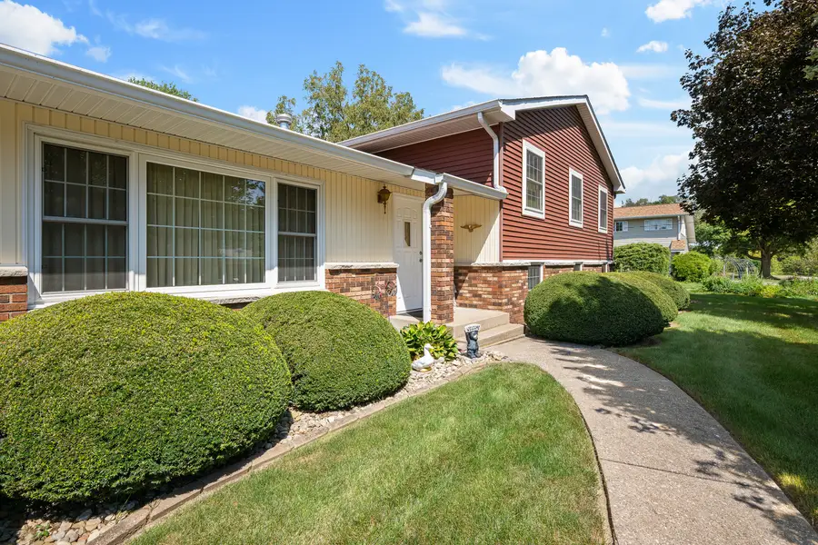 126 W 28th Avenue, Coal Valley, IL 61240 - #2