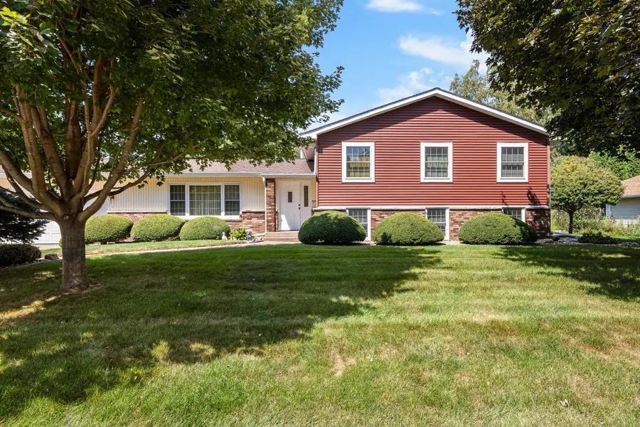 126 W 28th Avenue, Coal Valley, IL 61240 - #3