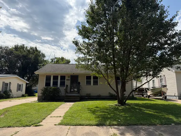 1427 Prospect Avenue, Clinton, IA 52732