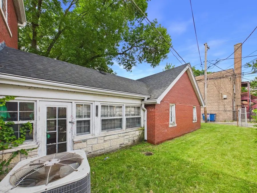 8156 S Paxton Avenue, Chicago, IL 60617 - #2