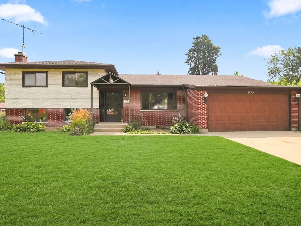 935 Anderson Terrace, Des Plaines, IL 60016 - #1
