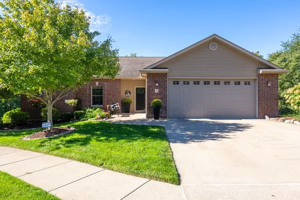 20 Musket Court, LeClaire, IA 52753