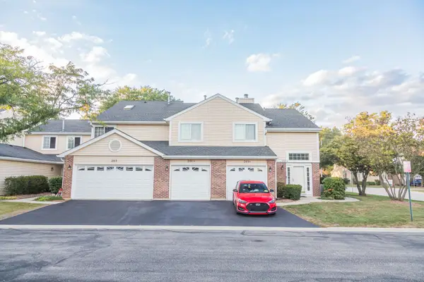 201 Brittany Drive #A, Streamwood, IL 60107