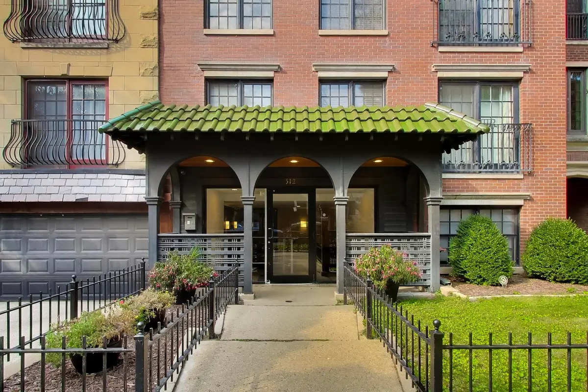 512 W Barry Avenue #311, Chicago, IL 60657 - #1