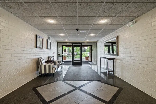 1800 Huntington Boulevard #307, Hoffman Estates, IL 60169 - #2