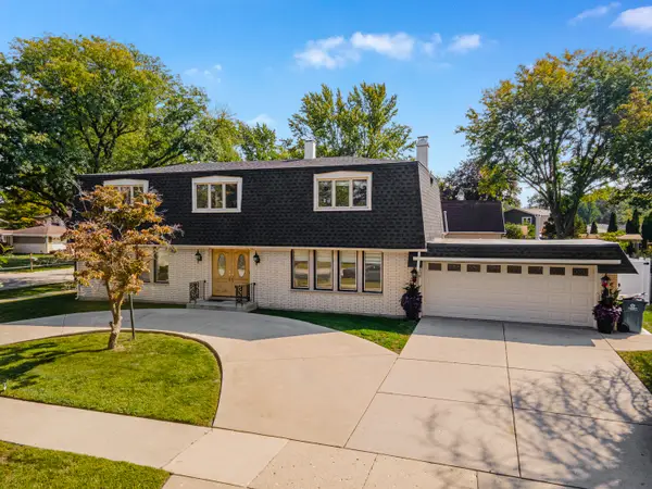 1817 E Maya Lane, Mount Prospect, IL 60056