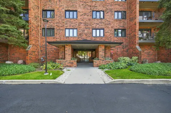 9357 Landings Lane #401, Des Plaines, IL 60016