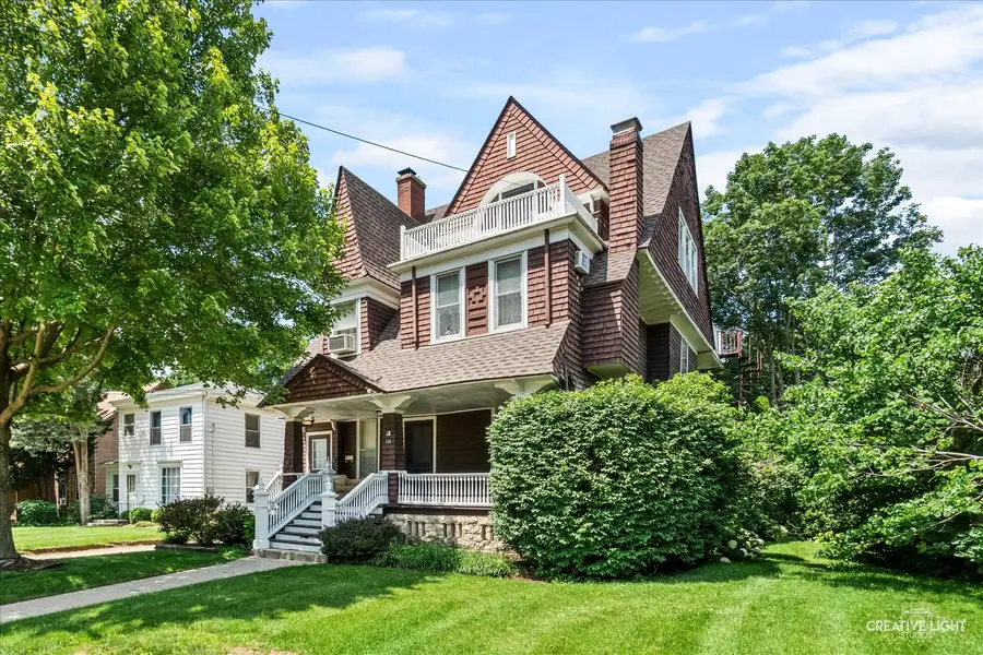 386 E Chicago Street, Elgin, IL 60120 - #2