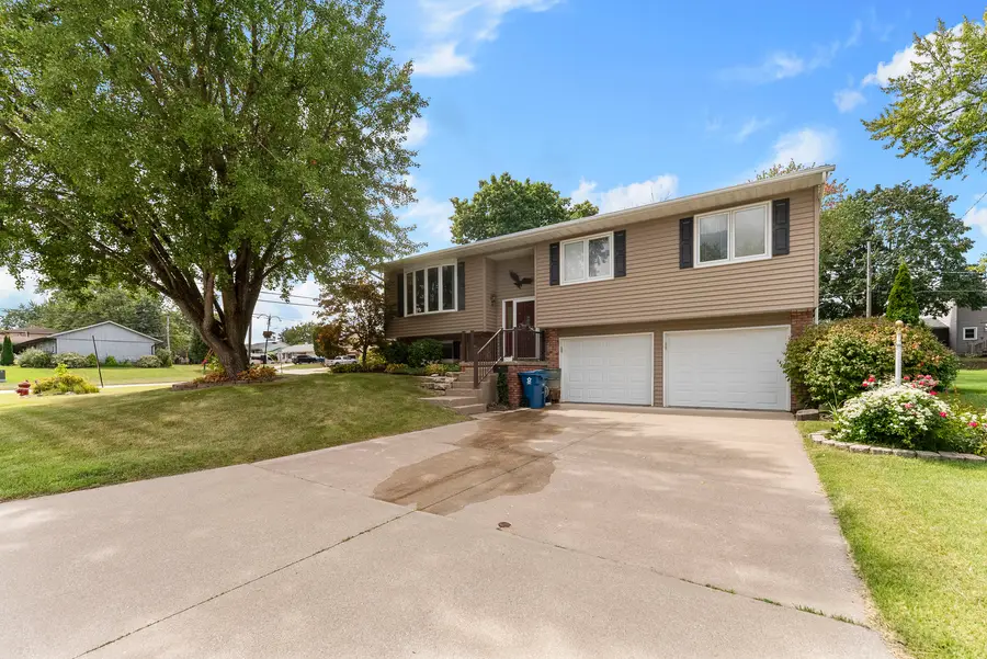 2957 9 1/2 Street, East Moline, IL 61244 - #2