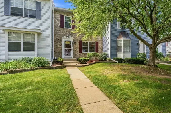 1342 Arlington Court, Geneva, IL 60134