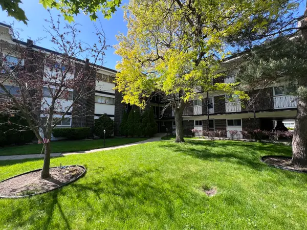 10125 Cherry Parkway #203, Skokie, IL 60076