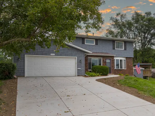 2604 E 34th Street Court, Davenport, IA 52807