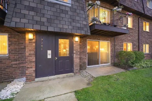 9386 Bay Colony Drive #1S, Des Plaines, IL 60016