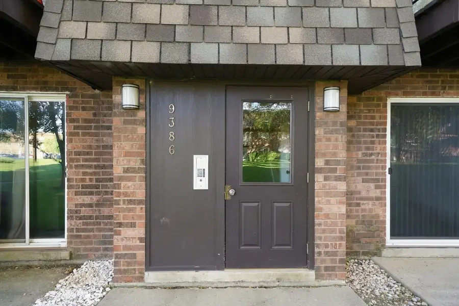 9386 Bay Colony Drive #1S, Des Plaines, IL 60016 - #3