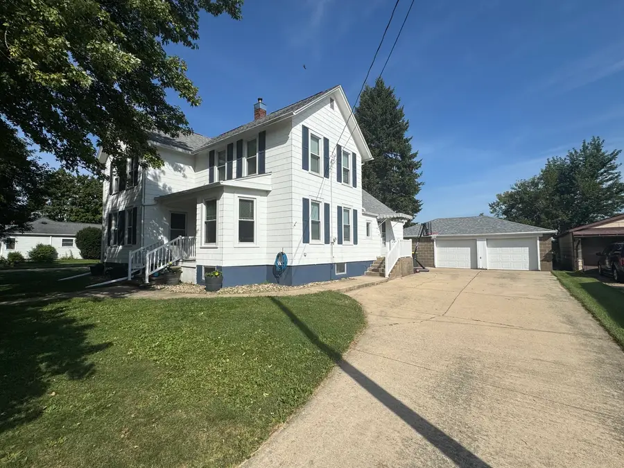 523 E Wells Street, Geneseo, IL 61254 - #3