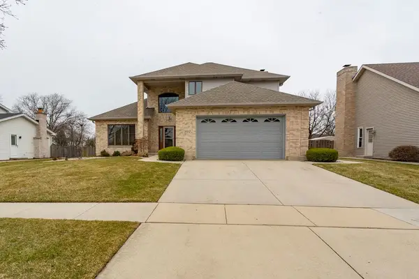902 Somerset Drive, Carol Stream, IL 60188