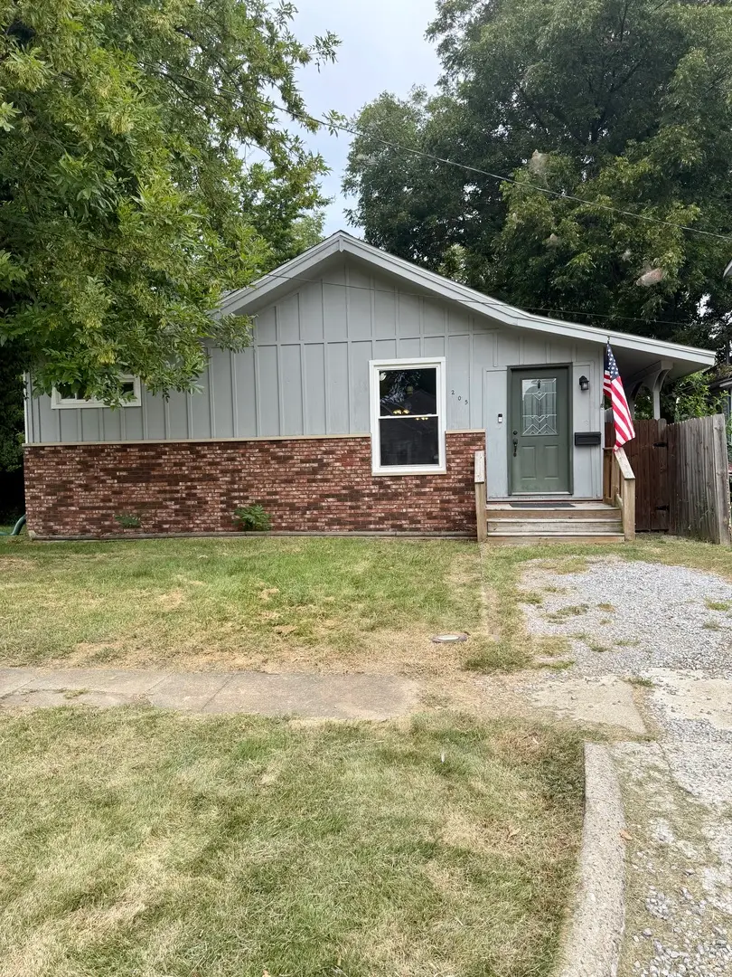 205 W 6th Street, Benton, IL 62812 - #1