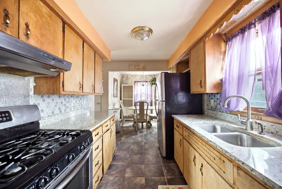 1228 Sherman Avenue, Rockford, IL 61101 - #3