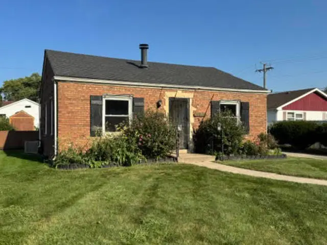 9855 S Campbell Avenue, Evergreen Park, IL 60805 - #2