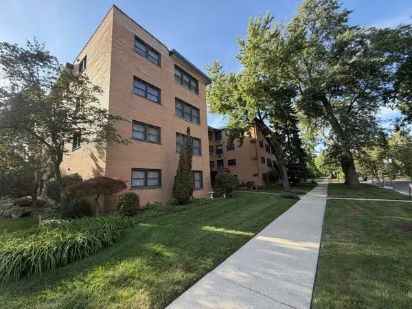 500 Washington Boulevard #102, Oak Park, IL 60302