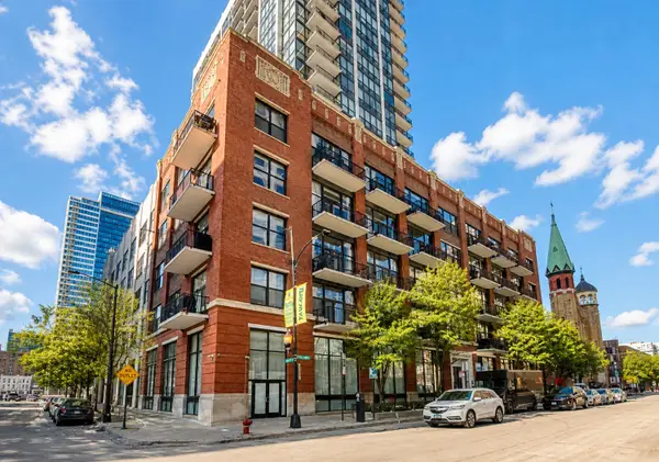 210 S Desplaines Street, Chicago, IL 60661