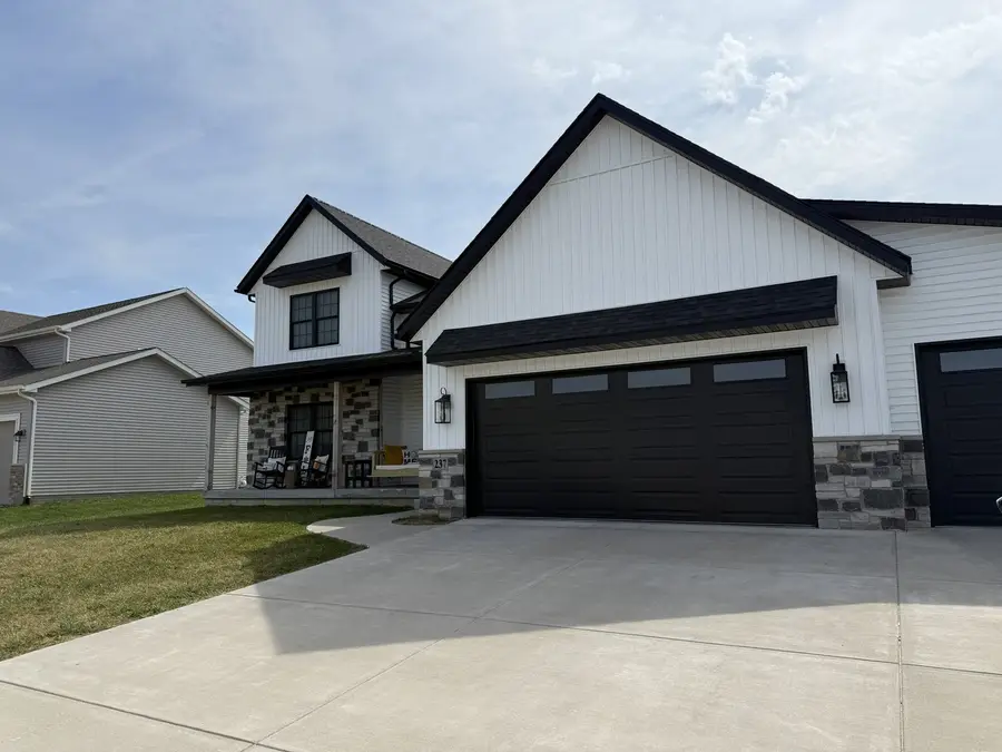 237 W Torrey Pines Drive, Eldridge, IA 52748 - #2
