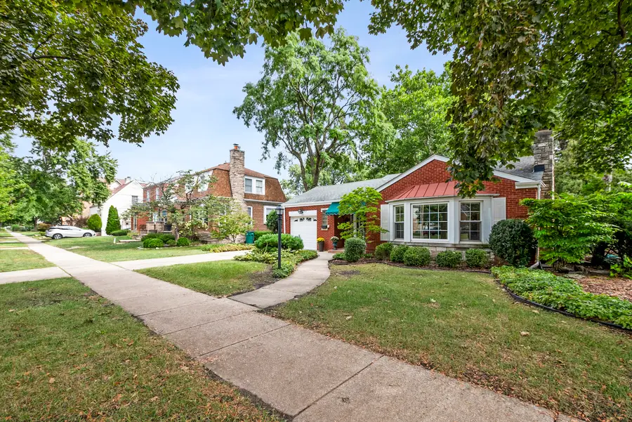 9737 S Central Park Avenue, Evergreen Park, IL 60805 - #3