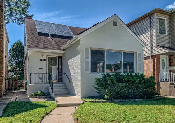 2741 W Chase Avenue, Chicago, IL 60645
