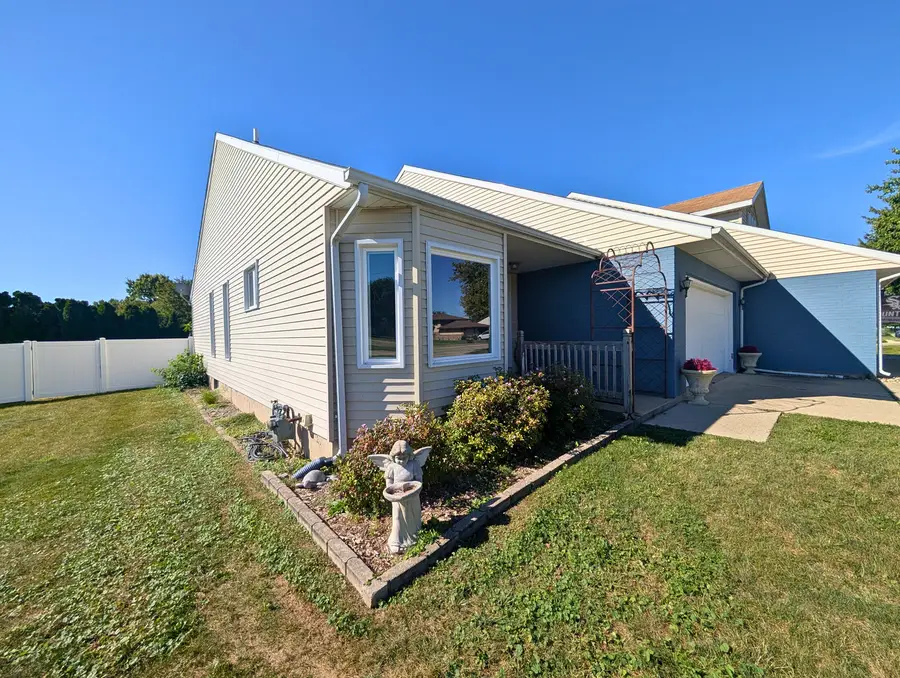 801 W Mckinley Road, Ottawa, IL 61350 - #2