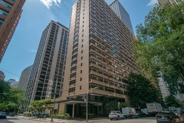 850 N Dewitt Place #4H, Chicago, IL 60611