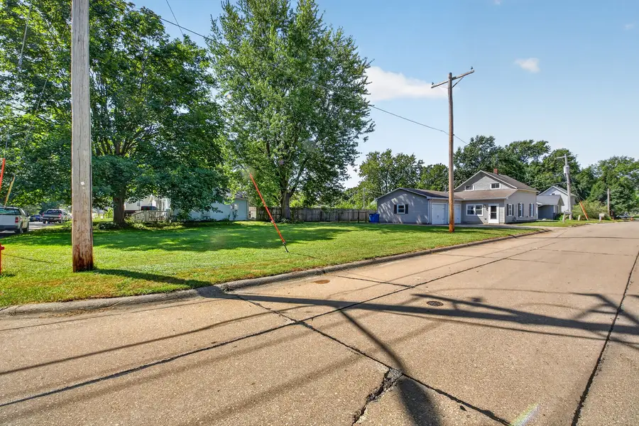 303 W Price Street, Eldridge, IA 52748 - #2