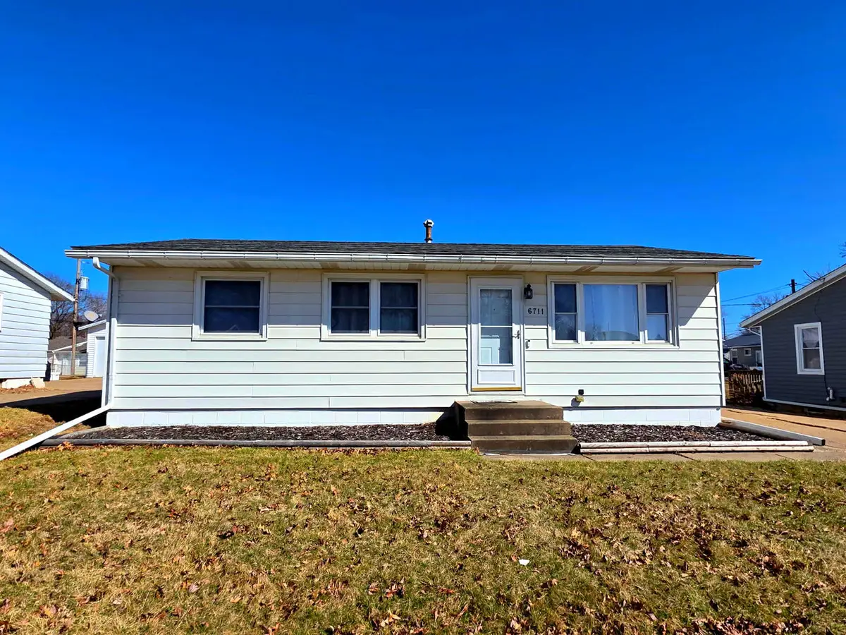 6711 Ridge Drive, Davenport, IA 52806 - #1