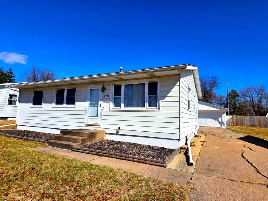 6711 Ridge Drive, Davenport, IA 52806 - #2