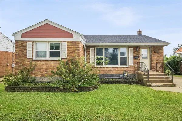 1372 S 6th Avenue, Des Plaines, IL 60018