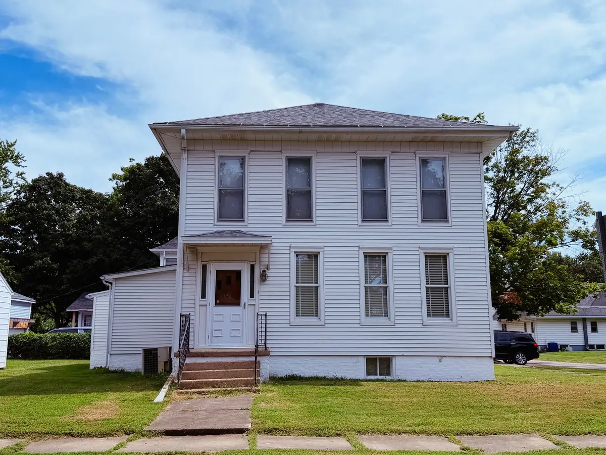203 E Market Street, Farmer City, IL 61842 - #1